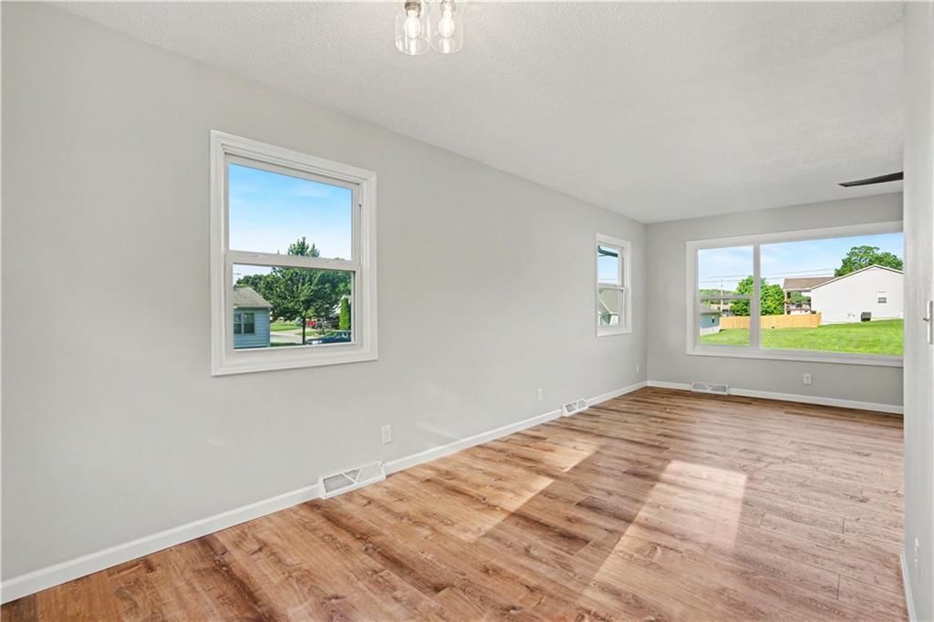 305 Hawthorne Street — photo 8