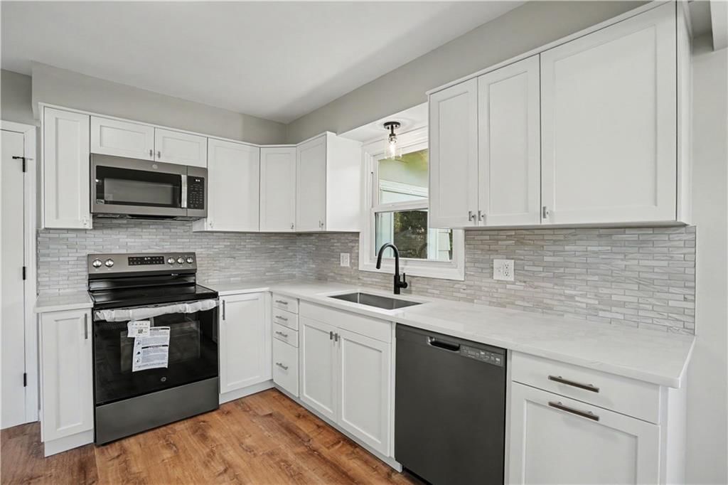305 Hawthorne Street — photo 12