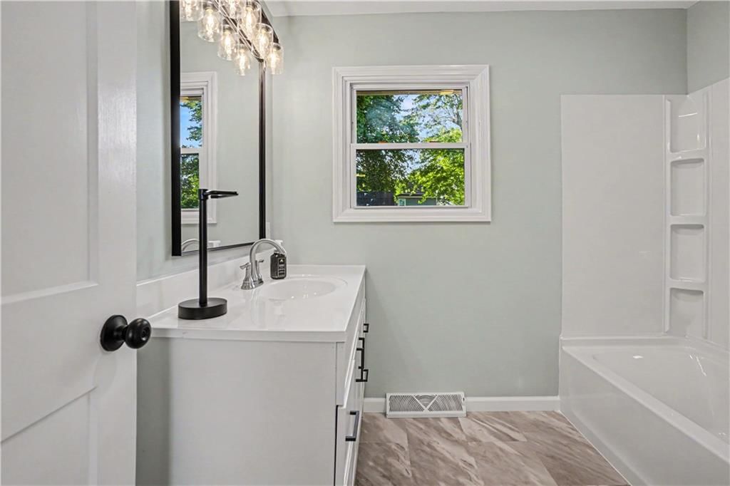 305 Hawthorne Street — photo 20