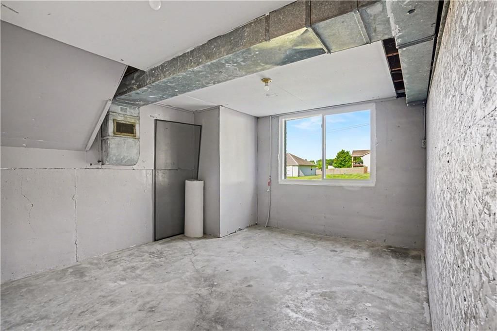 305 Hawthorne Street — photo 21