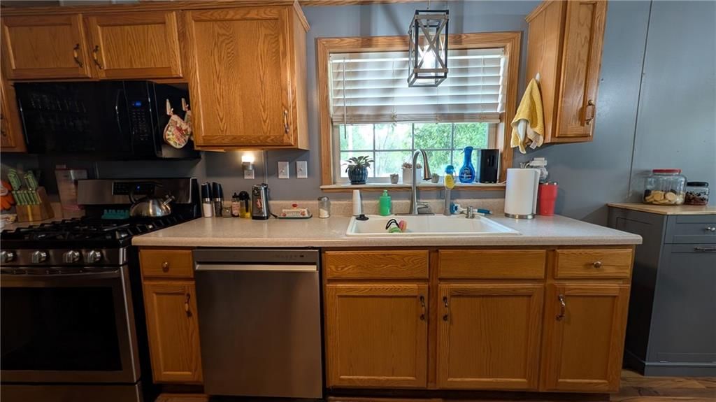 29335 Van Dyke Avenue — photo 13
