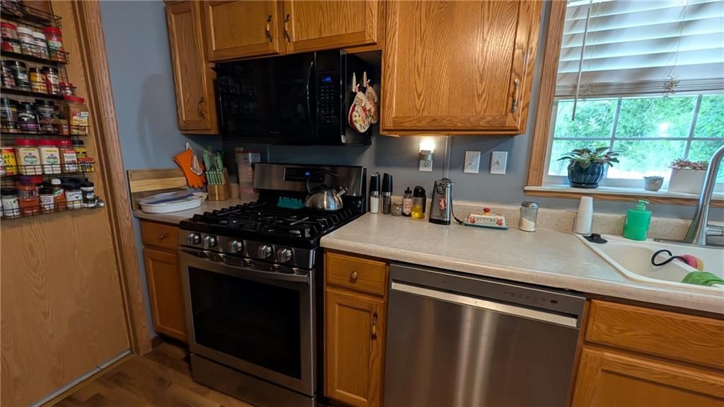 29335 Van Dyke Avenue — photo 16