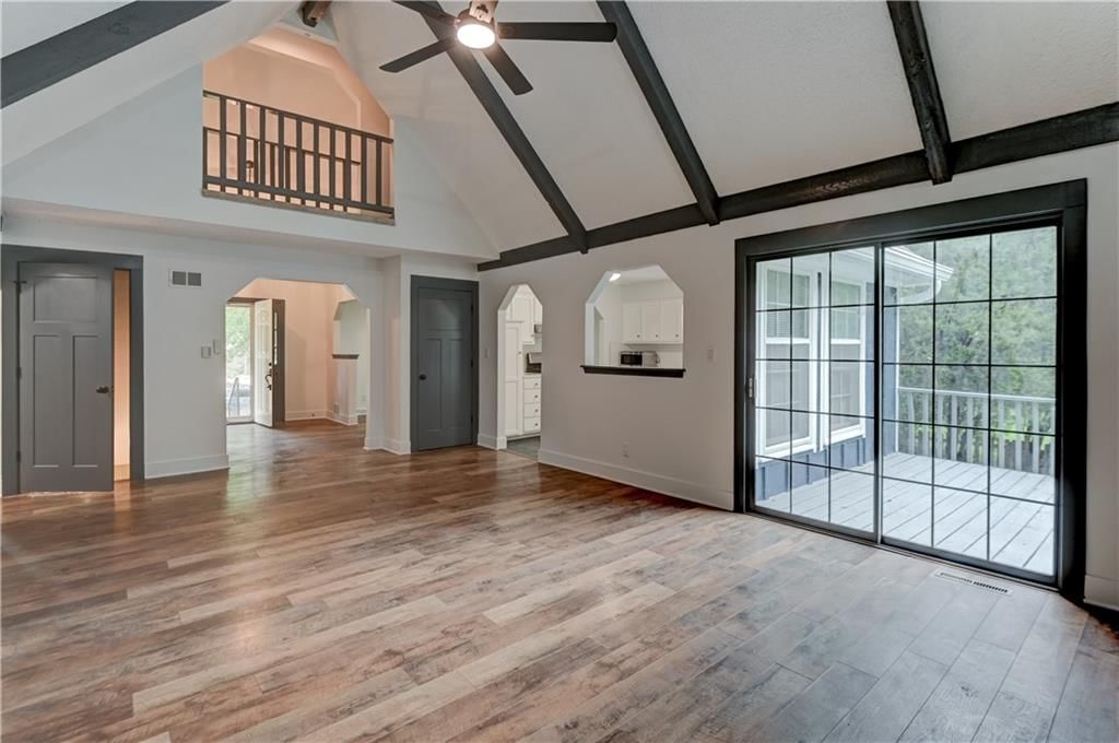 203 NE Oak Tree Circle — photo 2