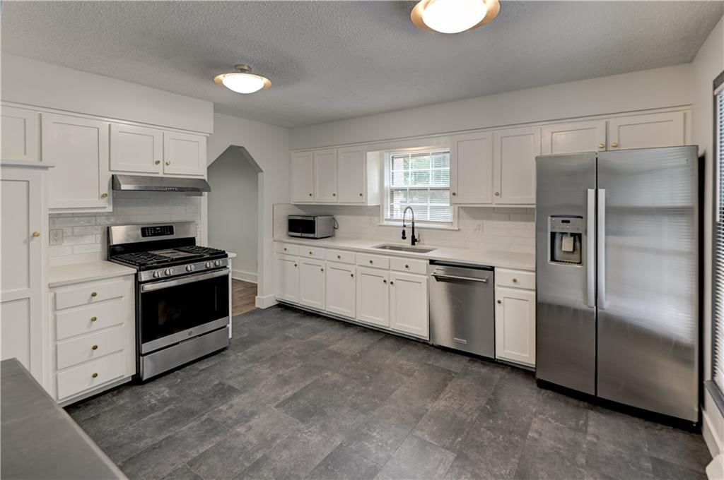 203 NE Oak Tree Circle — photo 3