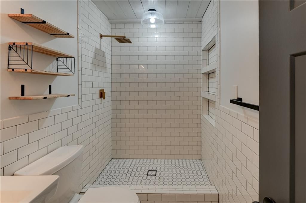 203 NE Oak Tree Circle — photo 6