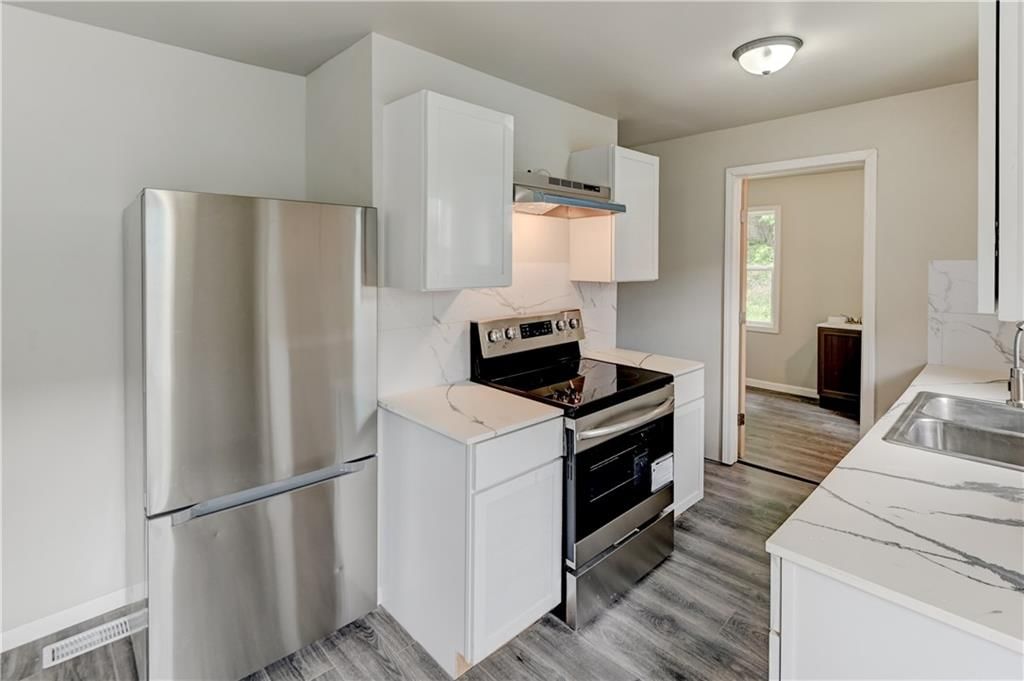 6120 Elmwood Avenue — photo 15
