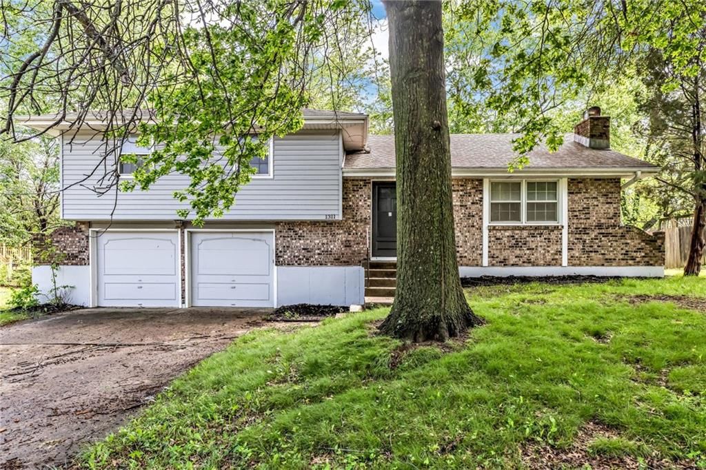 1311 Highland Drive — photo 1
