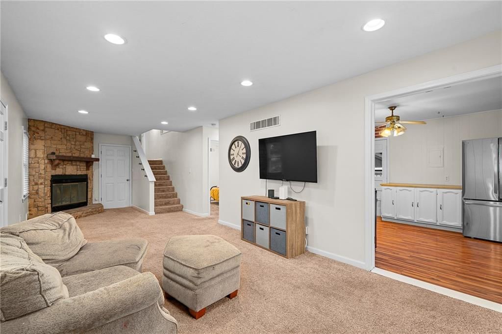 2700 S SCOTT Avenue — photo 7