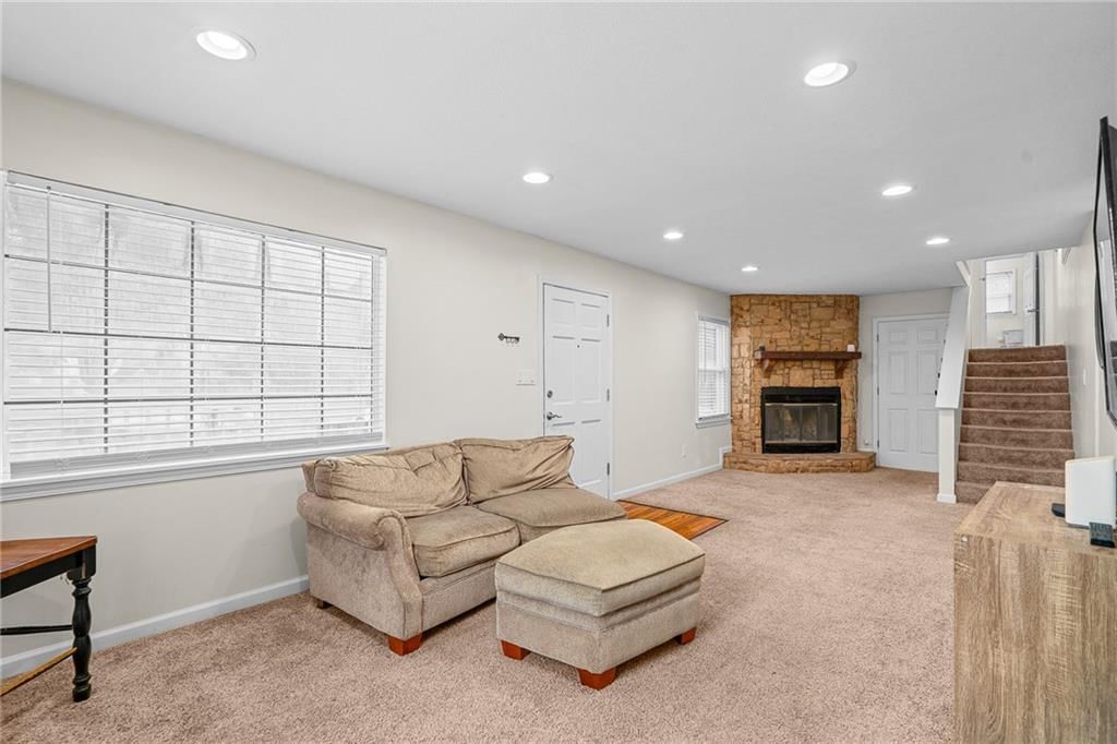 2700 S SCOTT Avenue — photo 8