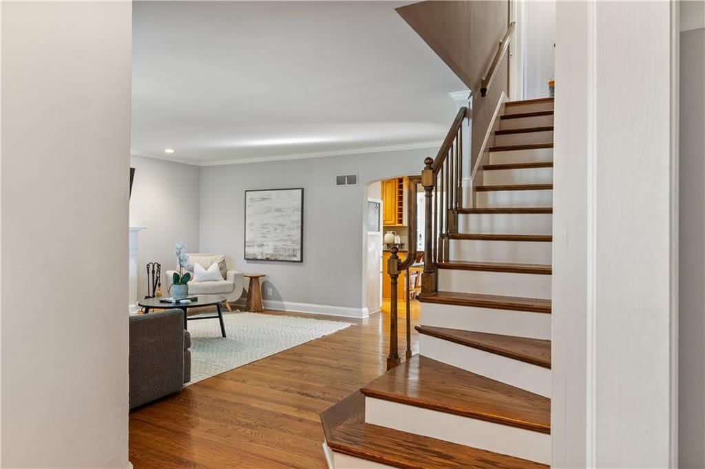 1204 W 70th Terrace — photo 7