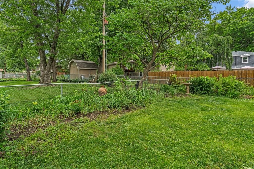1916 Atchison Avenue — photo 43