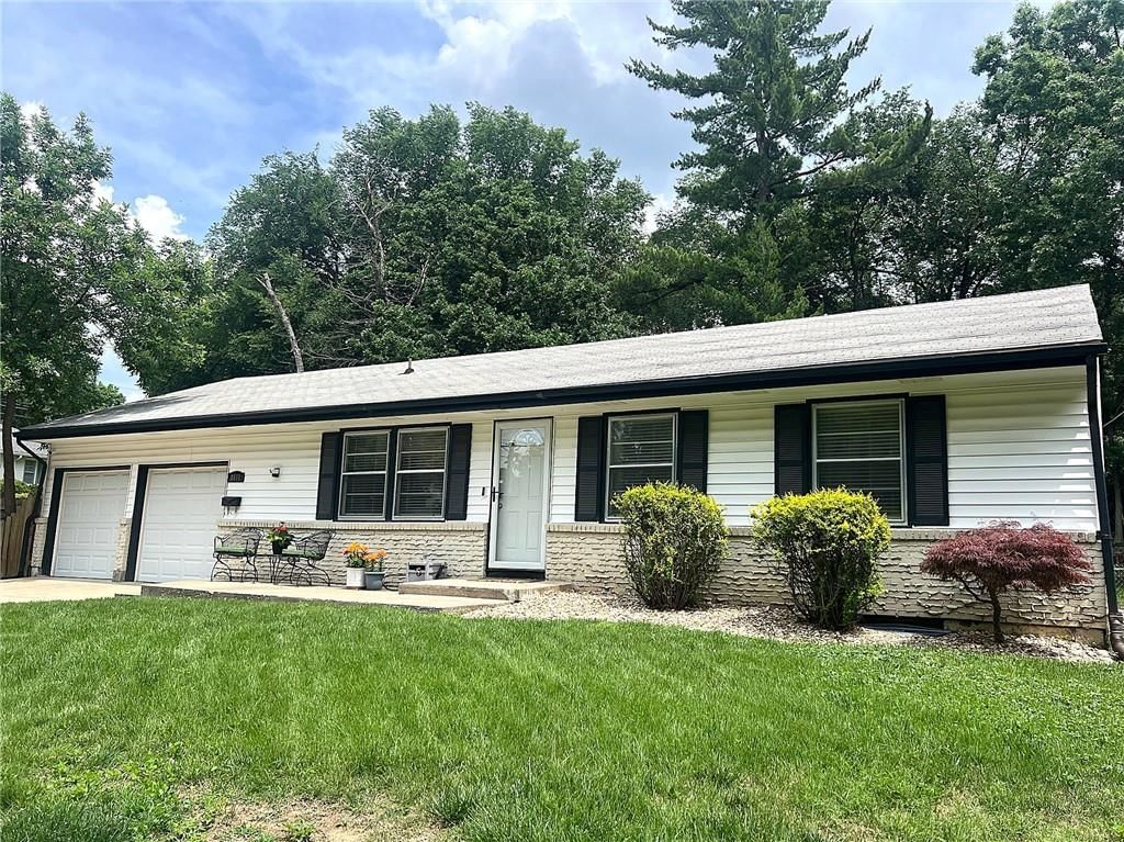 8901 BELLEVIEW Avenue — photo 2