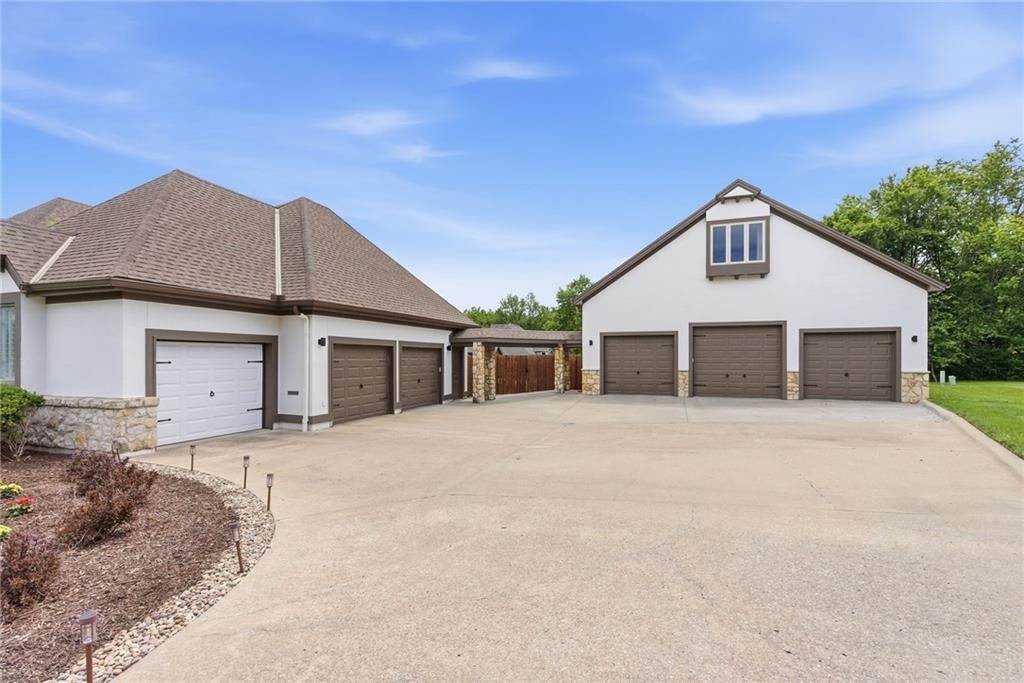 219 Brookside Drive — photo 4
