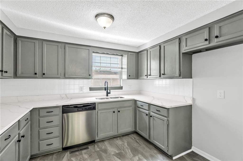 11902 E 59th Terrace — photo 9