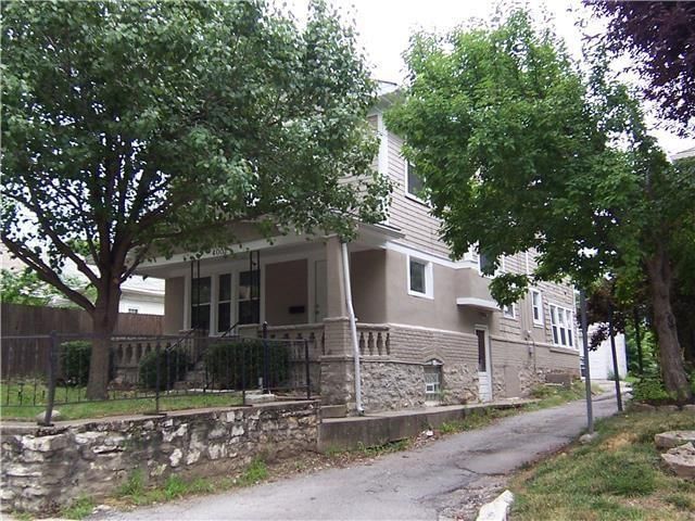 4007 Clark Avenue — photo 2