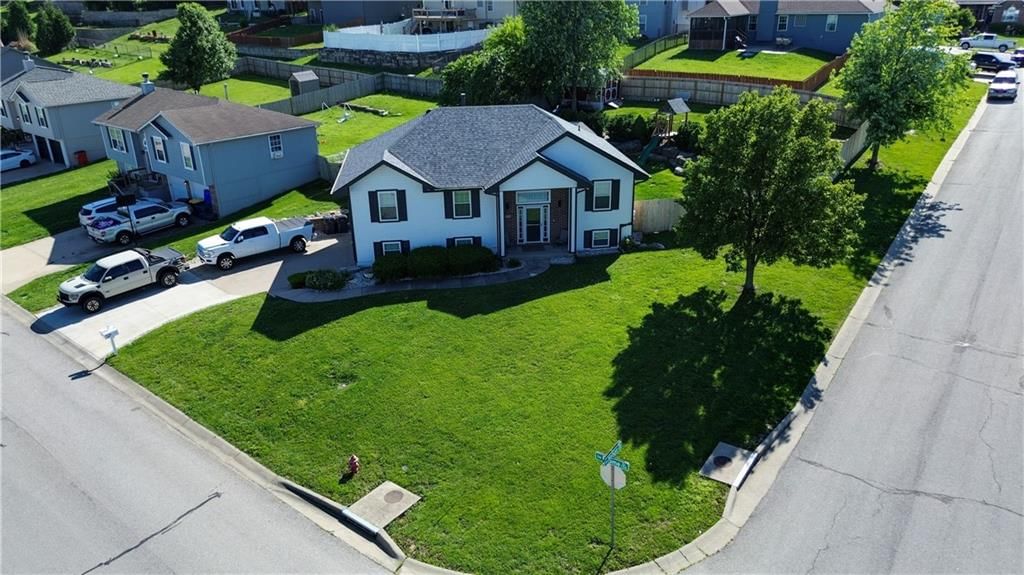 710 SW Brome Drive — photo 2