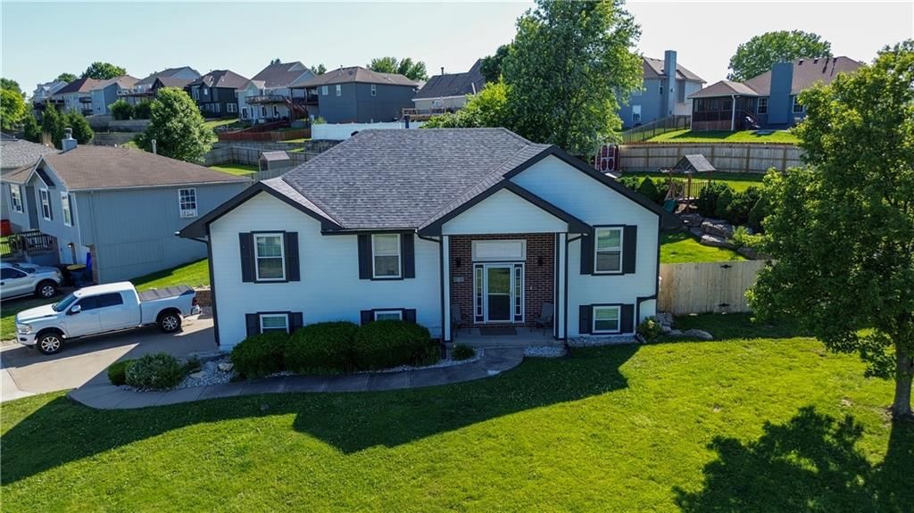 710 SW Brome Drive — photo 3