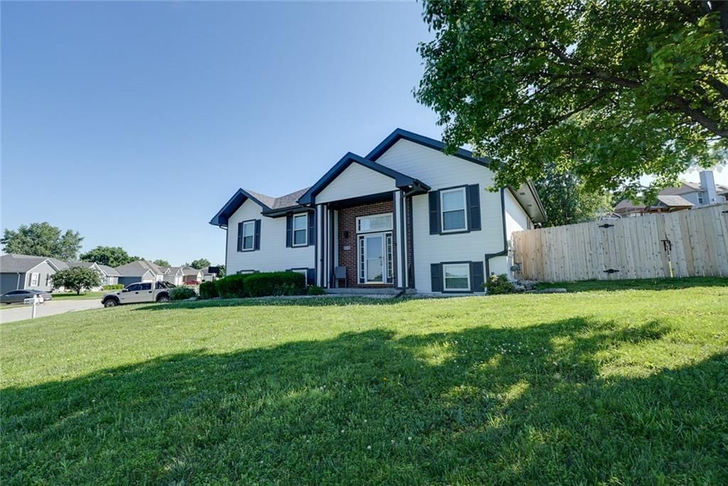 710 SW Brome Drive — photo 4