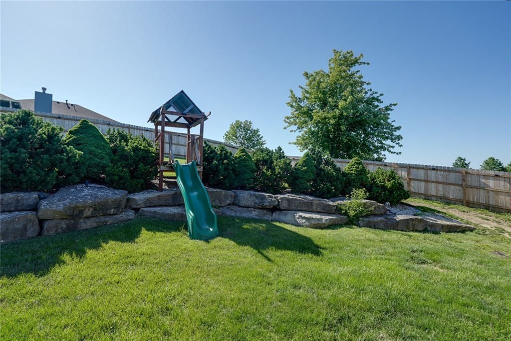 710 SW Brome Drive — photo 33