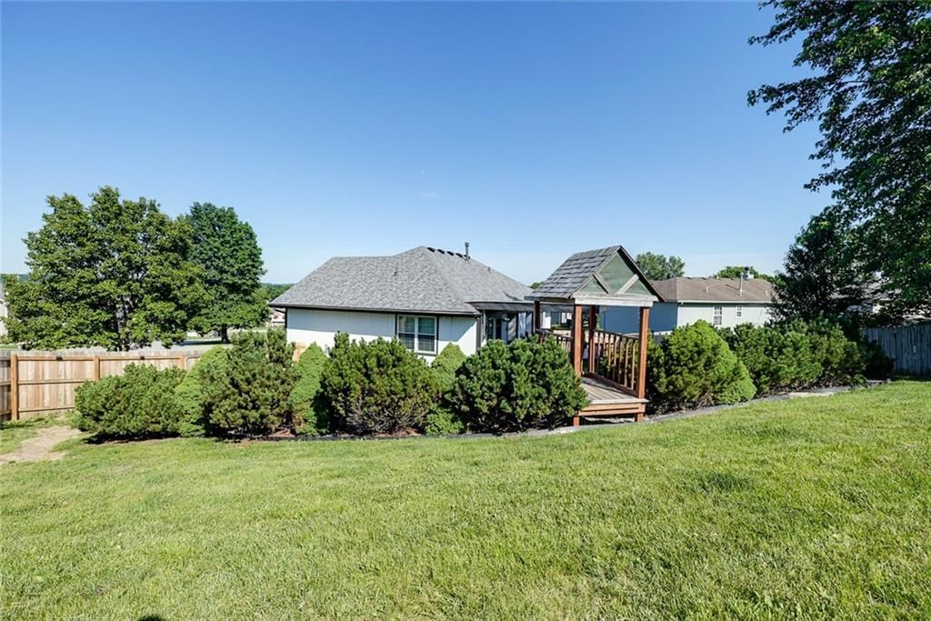 710 SW Brome Drive — photo 38