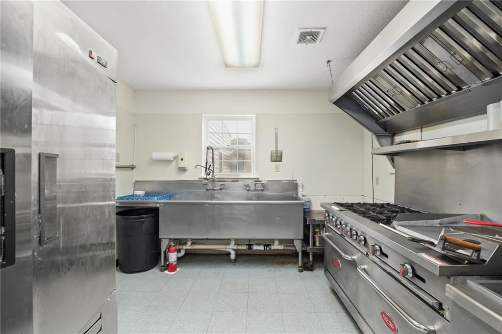 110 Grand Avenue — photo 14