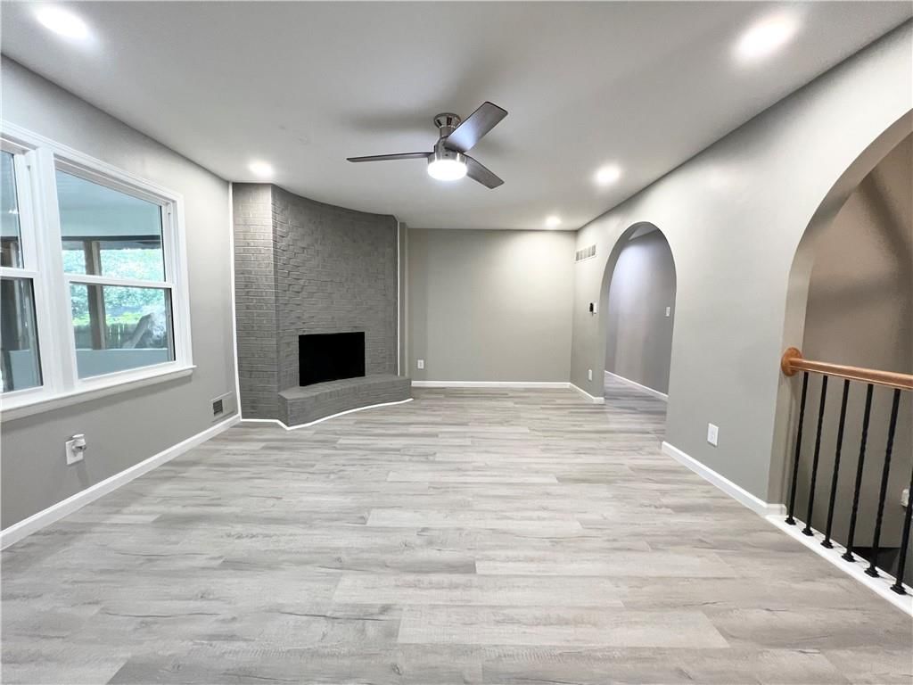 718 NE Mulberry Street — photo 2