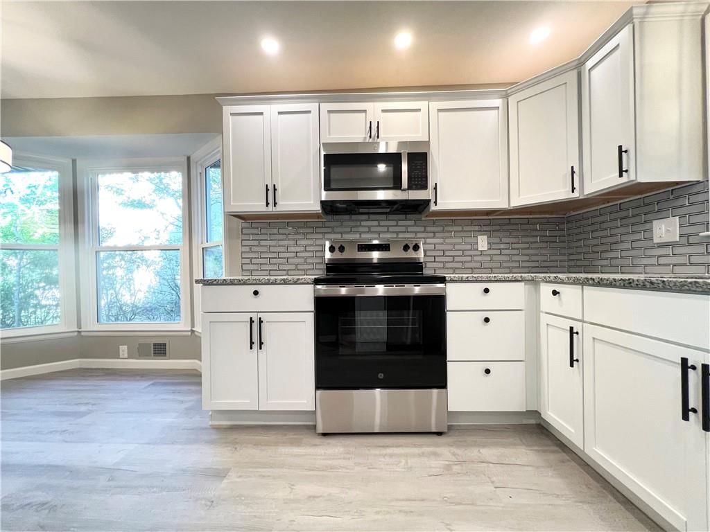 718 NE Mulberry Street — photo 8