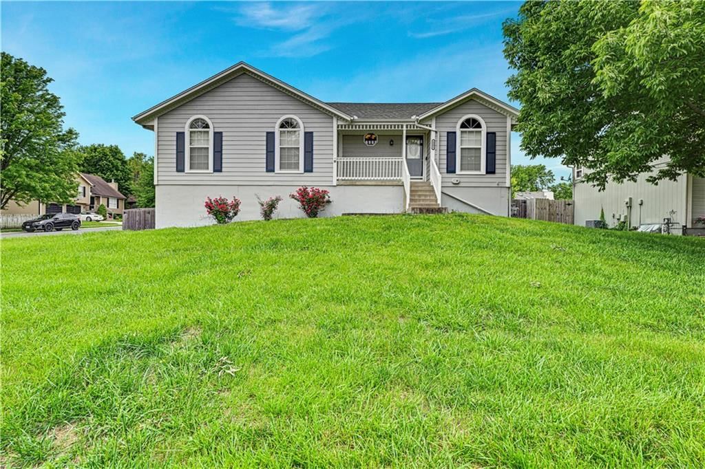 1200 NE COLLEEN Drive — photo 1