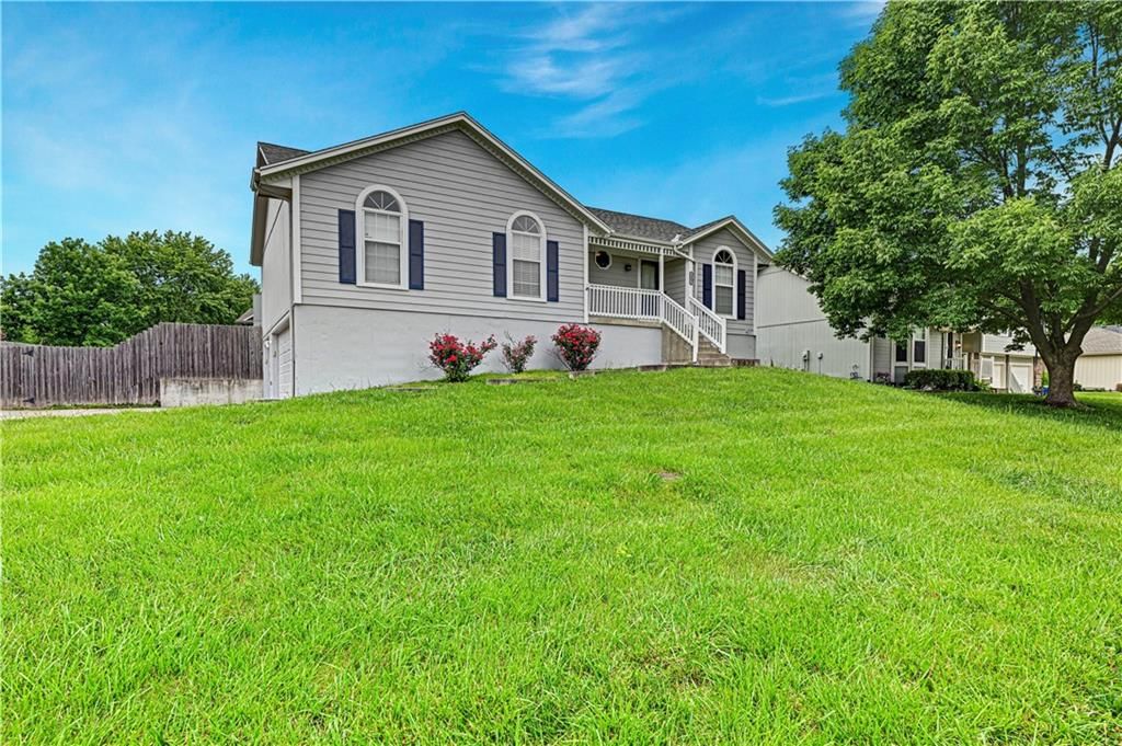 1200 NE COLLEEN Drive — photo 2