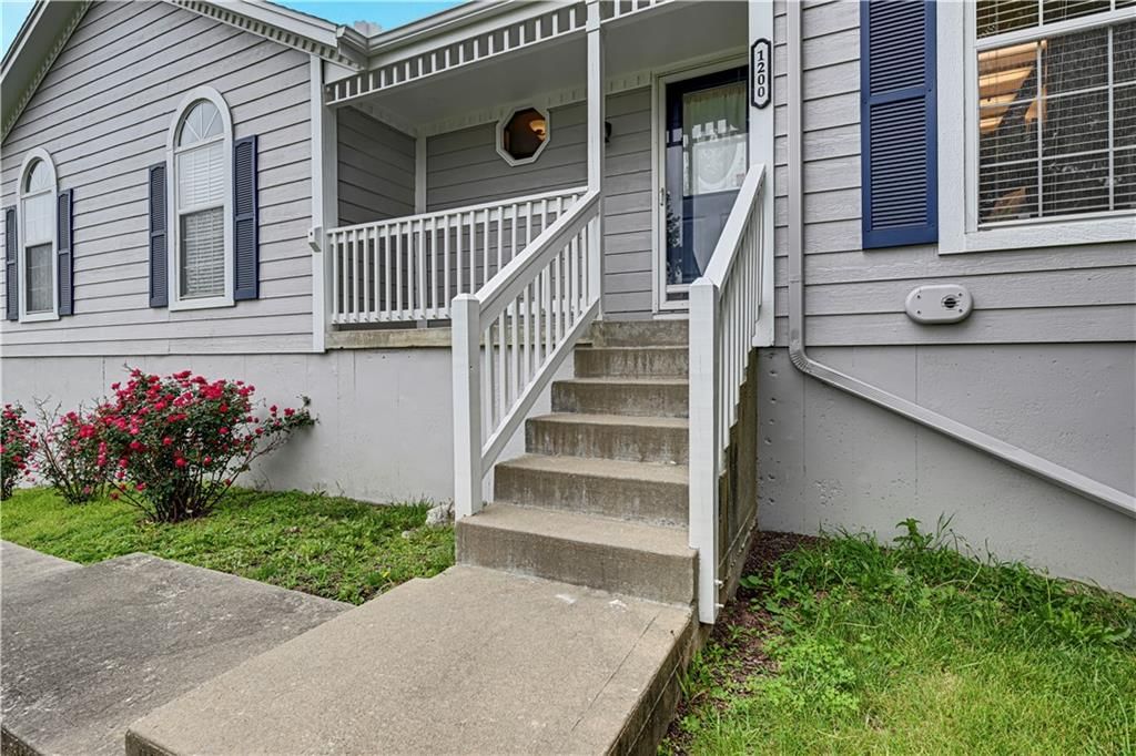 1200 NE COLLEEN Drive — photo 4