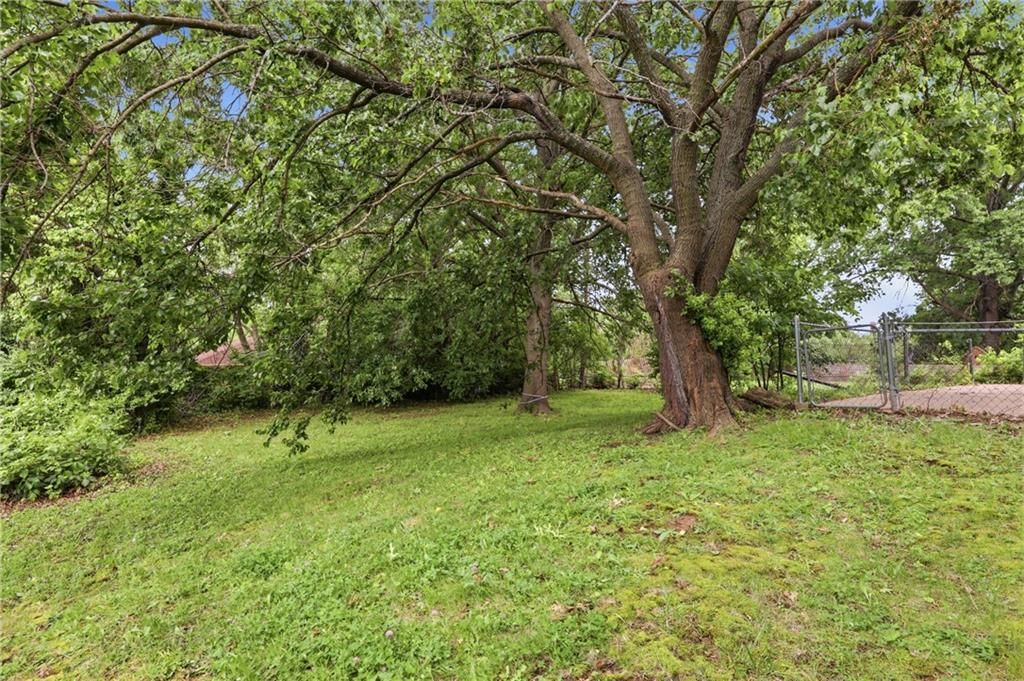 2501 Oakley Avenue — photo 3