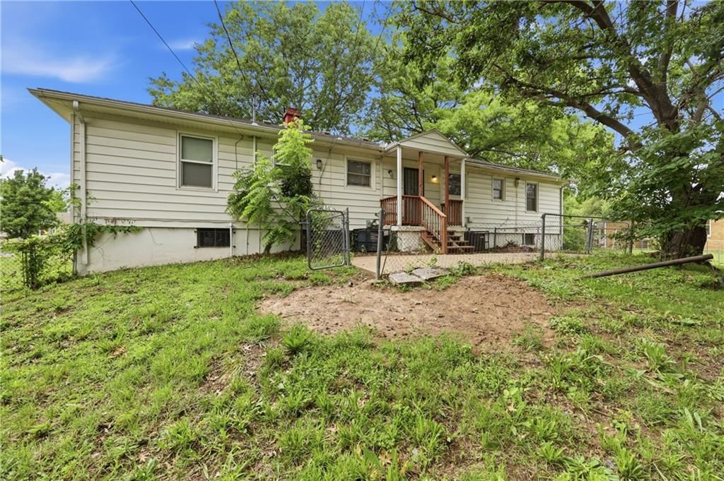 2501 Oakley Avenue — photo 5