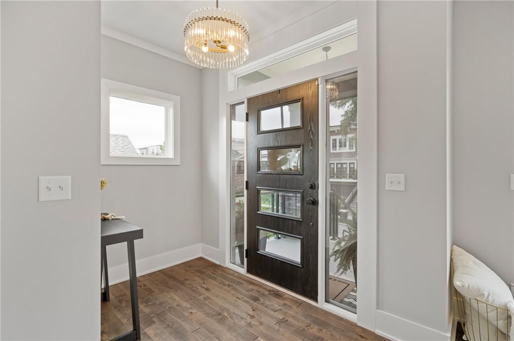 725 W 44th Terrace — photo 6