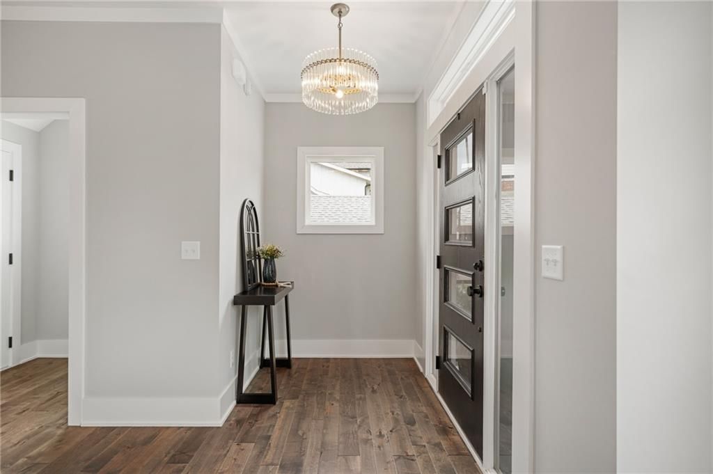 725 W 44th Terrace — photo 7