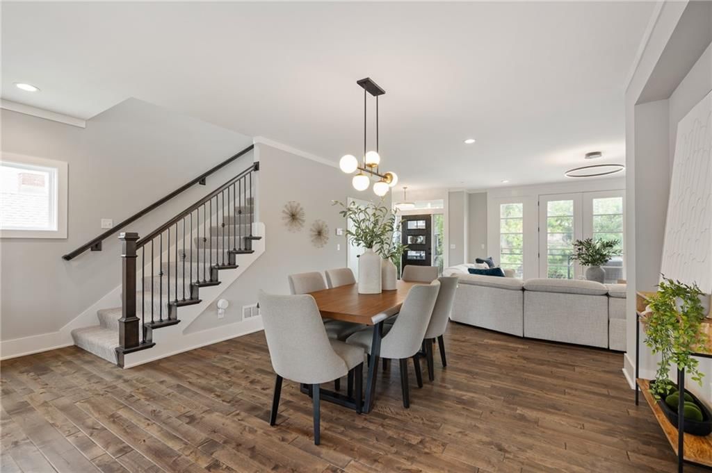 725 W 44th Terrace — photo 16
