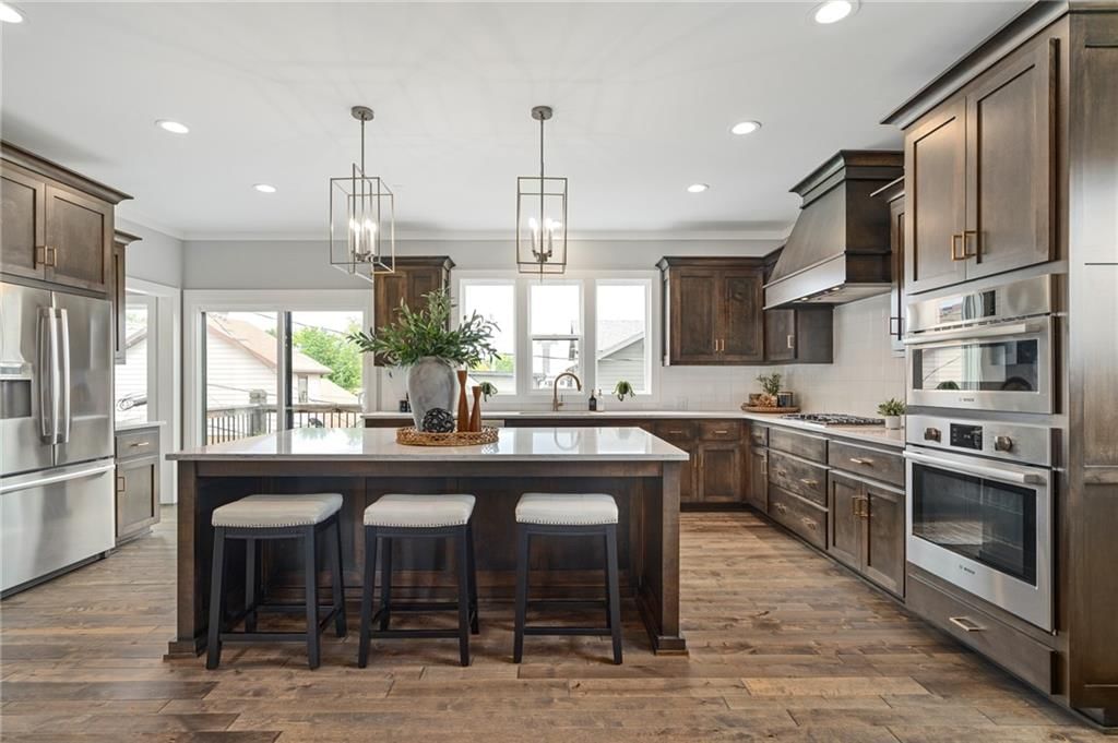 725 W 44th Terrace — photo 18