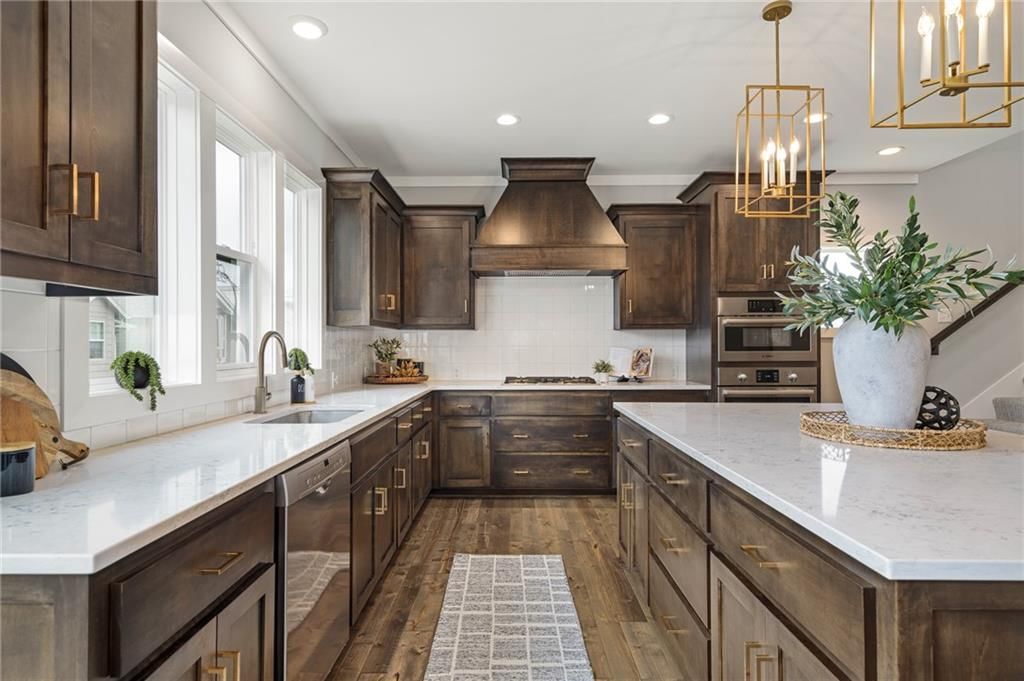 725 W 44th Terrace — photo 19