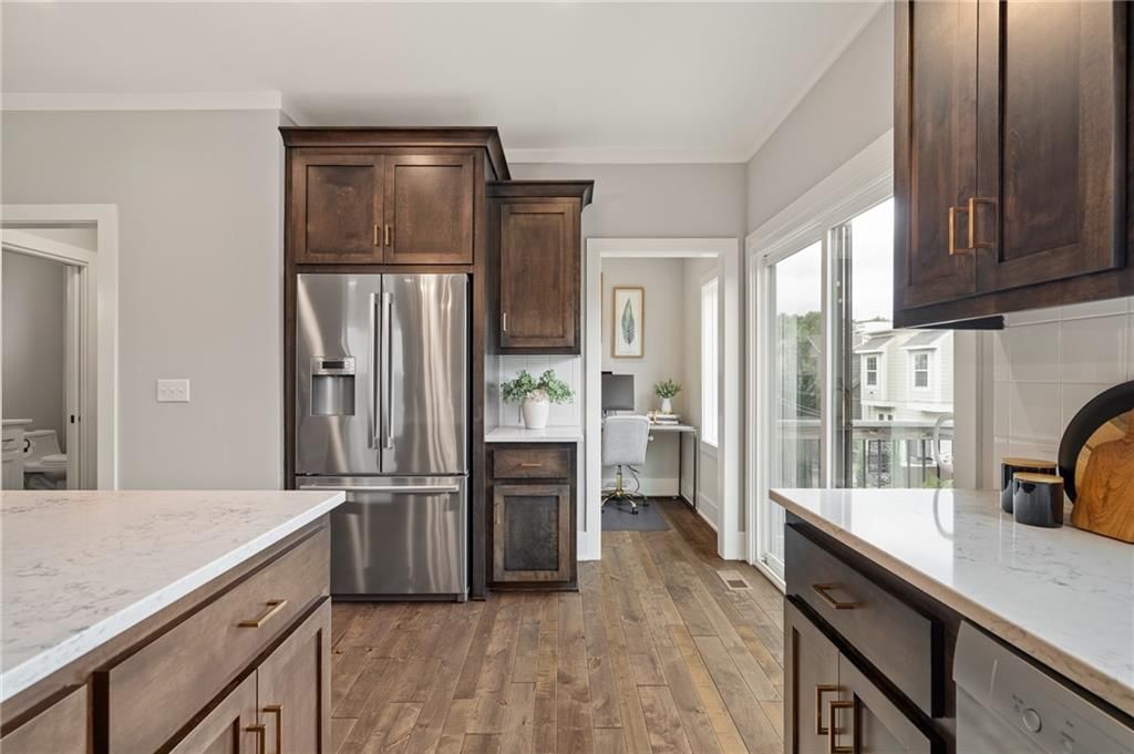 725 W 44th Terrace — photo 22