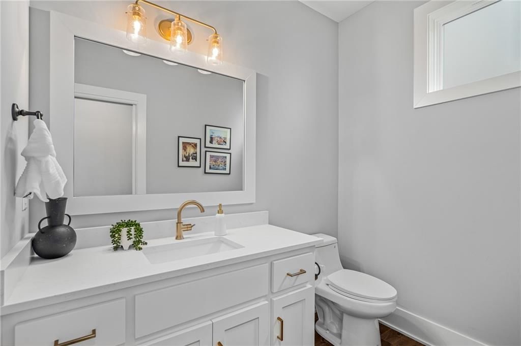 725 W 44th Terrace — photo 27