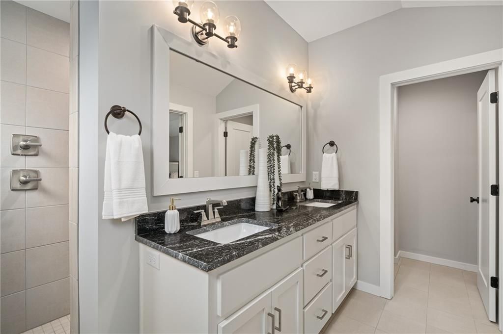 725 W 44th Terrace — photo 33