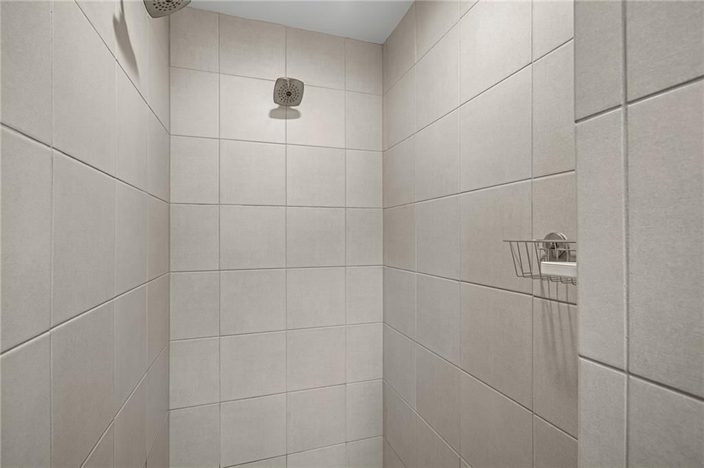 725 W 44th Terrace — photo 34