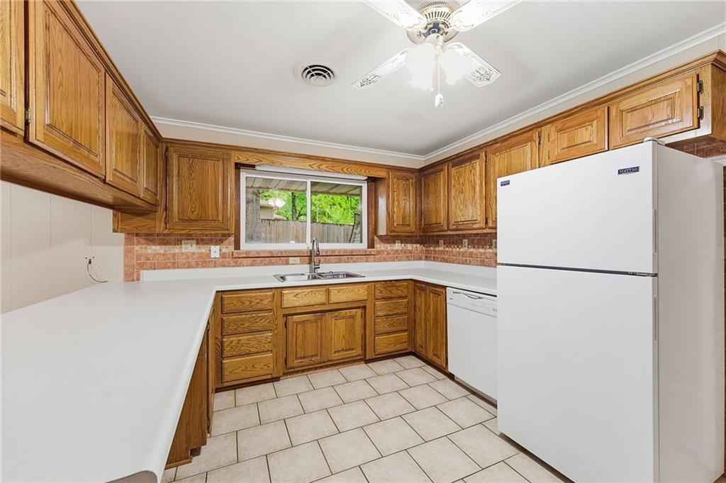 711 W Montgomery Street — photo 16