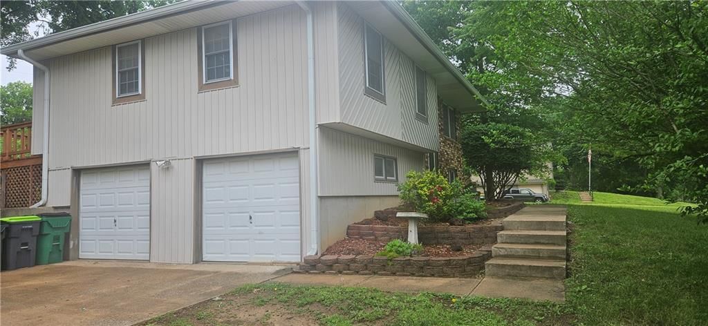 14396 GREENTREE Lane — photo 3