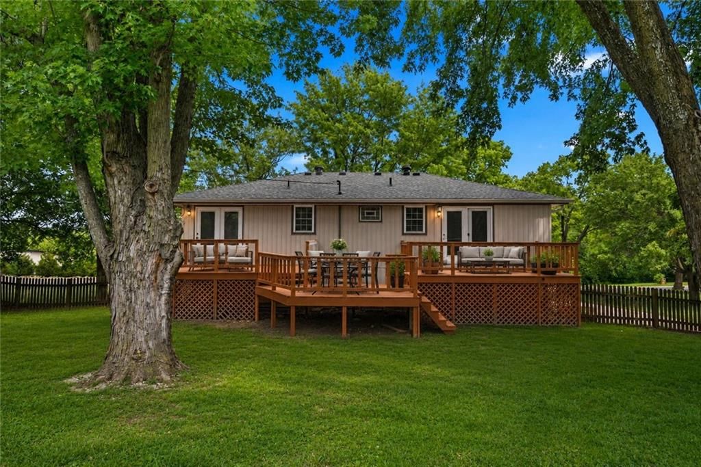14396 GREENTREE Lane — photo 30