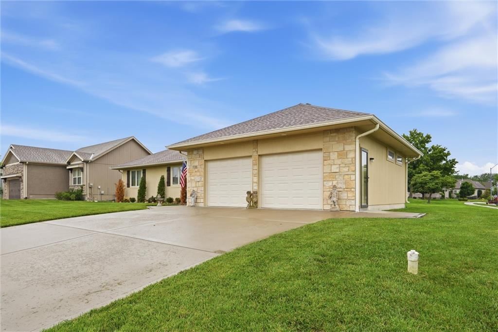 710 GAMMA GRASS Place — photo 2