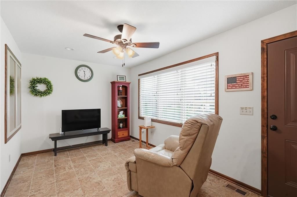710 GAMMA GRASS Place — photo 8