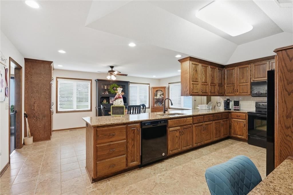 710 GAMMA GRASS Place — photo 17