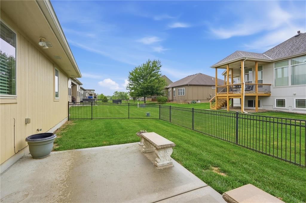 710 GAMMA GRASS Place — photo 28