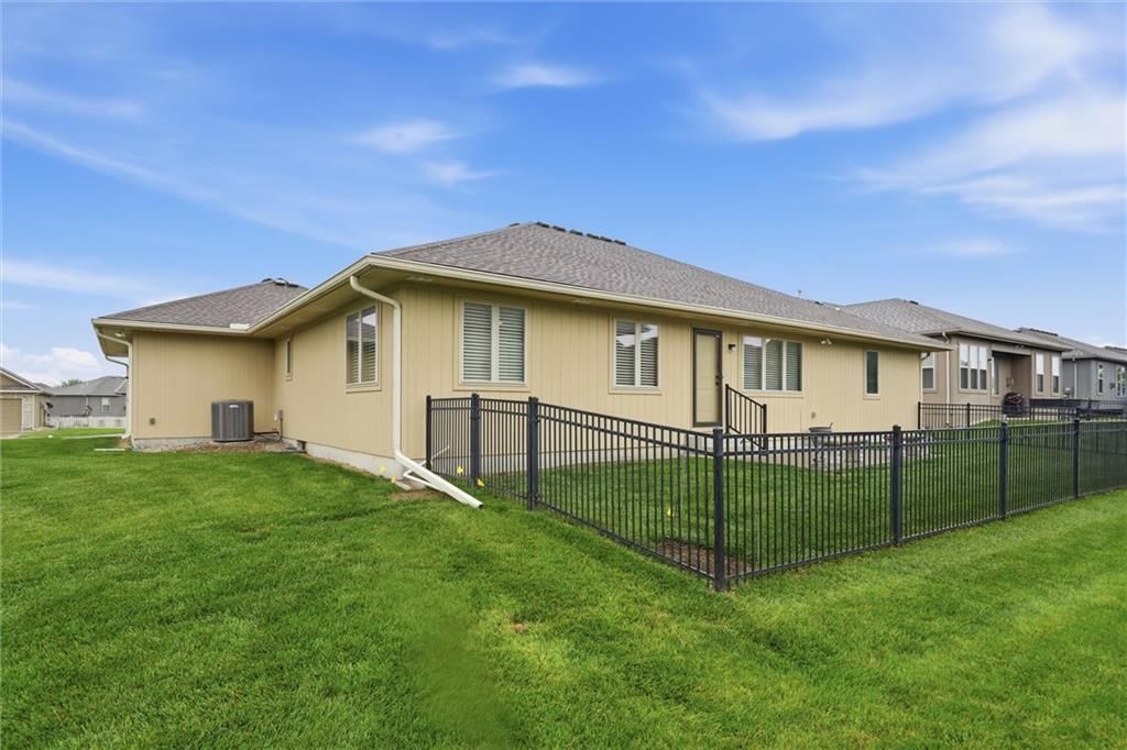 710 GAMMA GRASS Place — photo 29