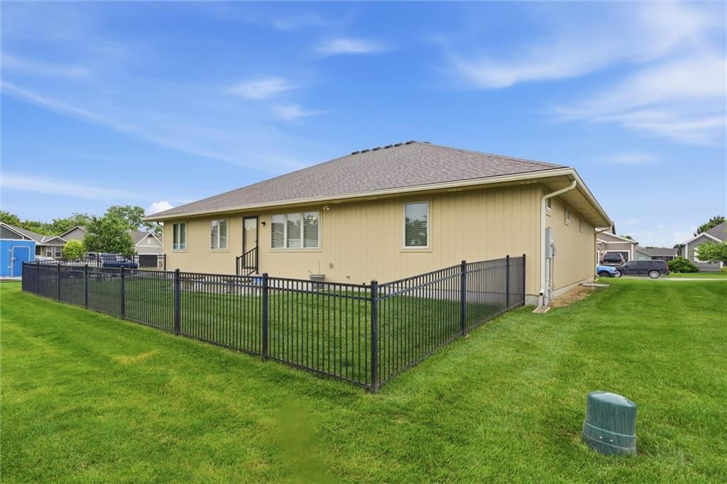 710 GAMMA GRASS Place — photo 30